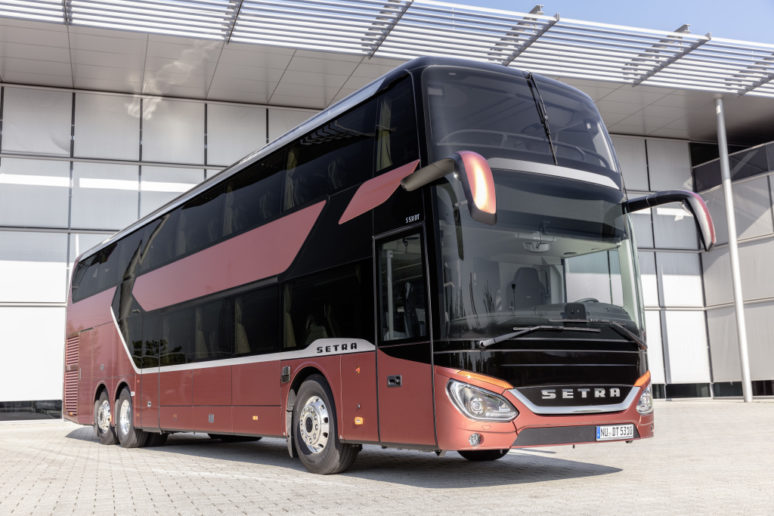 Daimler Buses: Safety, Trendsetting Touring Coaches and Innovative Services