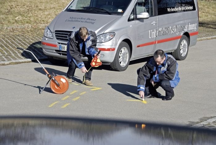 50 years of Mercedes-Benz accident research: The experts require a camera; laser scanner; tablet PC and various other tools to reconstruct what happened