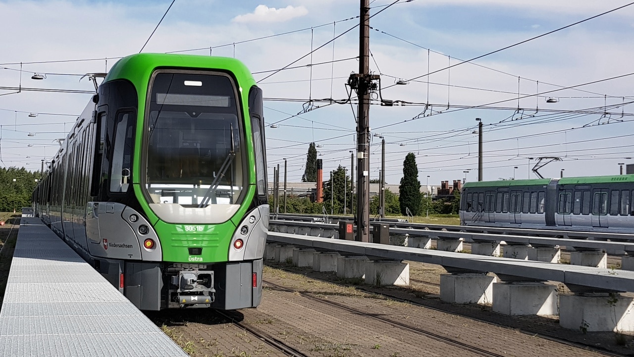 An LRV from Hanover’s TW3000 fleet, equipped with a Knorr-Bremse collision avoidance system comprising radar and camera sensors and a control unit.