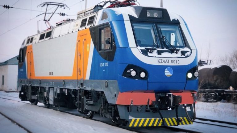Knorr-Bremse Russia and Alstom Kazakhstan have signed a comprehensive service agreement for up to 200 double-section freight locomotives and 95 passenger locomotives (visible in this picture), operated by Kazakhstan’s national railway company KTZ | © Knorr-Bremse