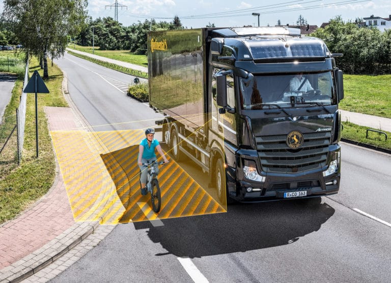 Continental’s turn assist system for retrofitting detects vulnerable road users by means of radar sensors.