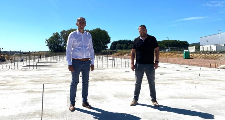 Marco Krohn (left), managing director of TRIWO Automotive Testing GmbH, and Stefan Lohmüller, head of technical sales at DTC GmbH Navigation & Security Solutions, at the site of the new ADAS test center