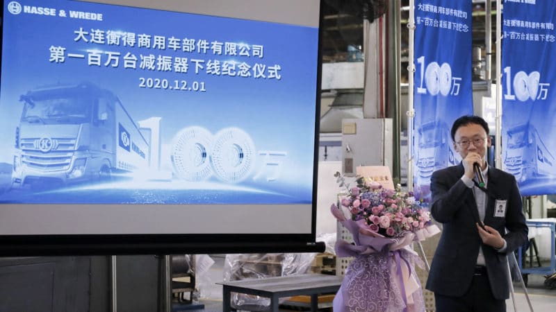 Tim Gao, Plant Manager of Hasse & Wrede CVS Dalian & Knorr-Bremse Braking Systems for Commercial Vehicles (Dalian) Co, Ltd. and Center of Competence Drivetrain Leader of Knorr-Bremse CVS China spoke at the celebration of the company producing its one millionth visco-damper in 2020