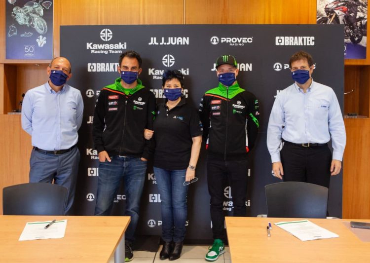 The agreement between J.Juan and the Kawasaki Racing Team was signed at J.Juan’s new facilities in Sant Cugat del Vallés, Spain