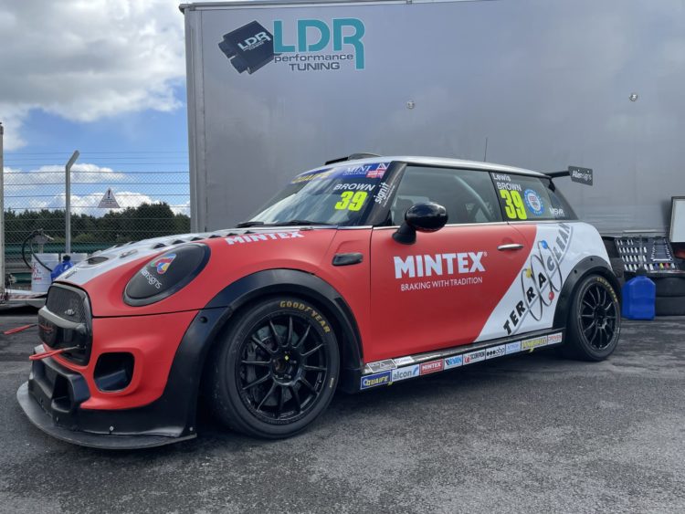 Mintex returns to sponsor the 2021 MINI CHALLENGE race series in the U.K.