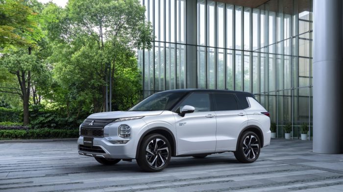Outlander PHEV Unveiled by Mitsubishi