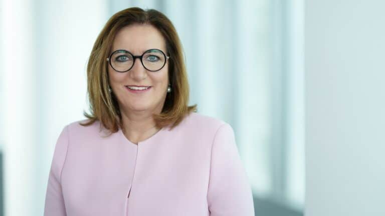 Knorr-Bremse has extended teh contract of HR chief Claudia Mayfeld for five years
