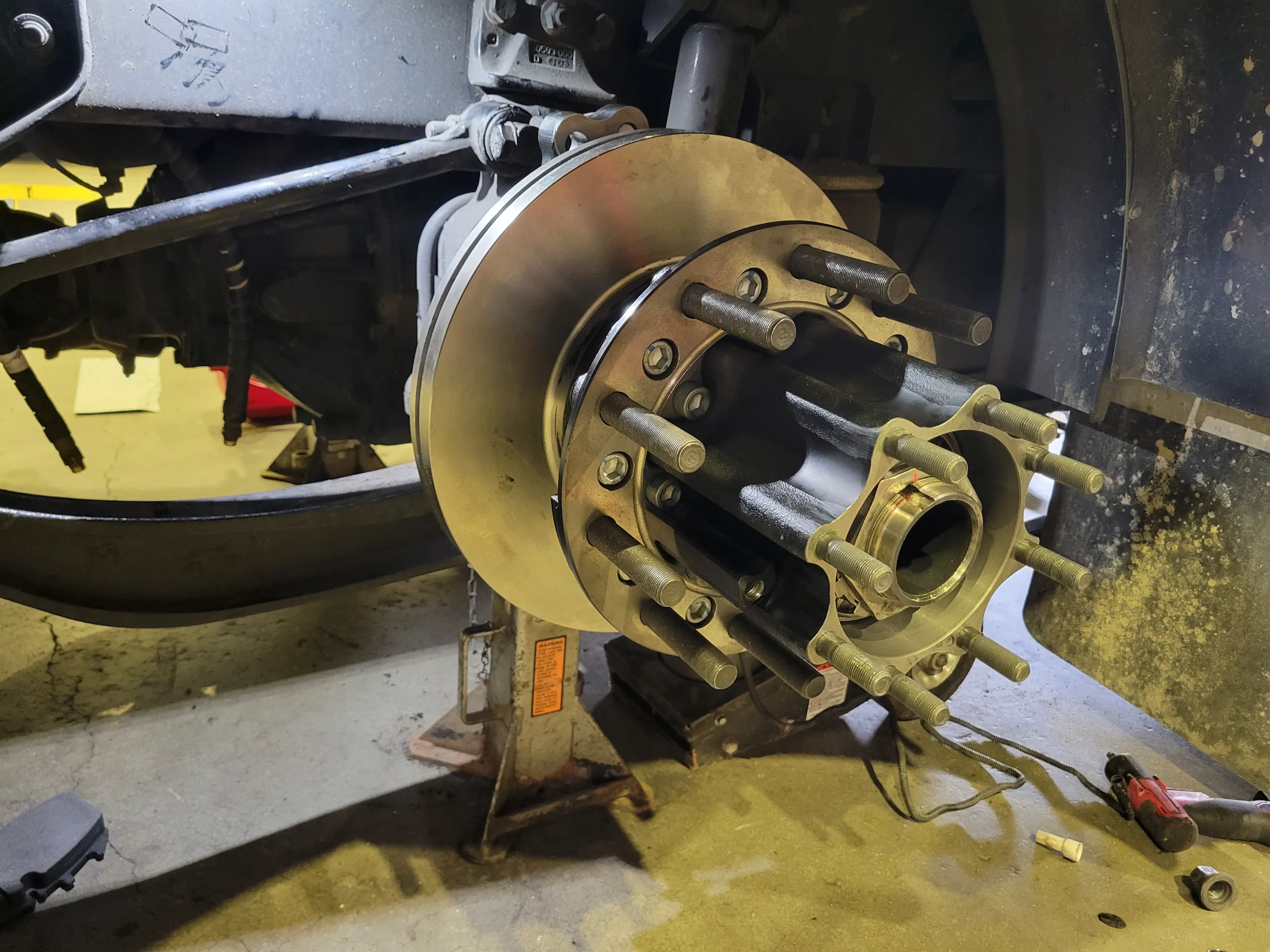 Cummins QuikDisc air disc brake rotor with two-piece hub for heavy fire-apparatus rear axles