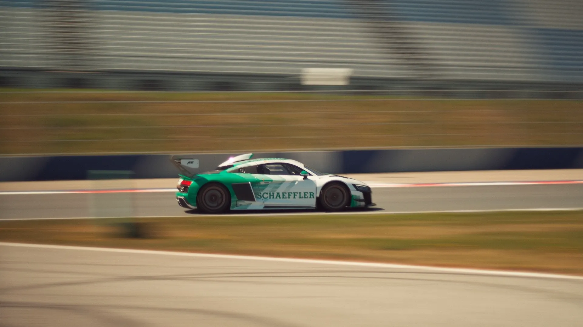 At the DTM race at the Nürburgring, the Schaeffler Innovation Taxi is running with the new lamella brake for the first time.