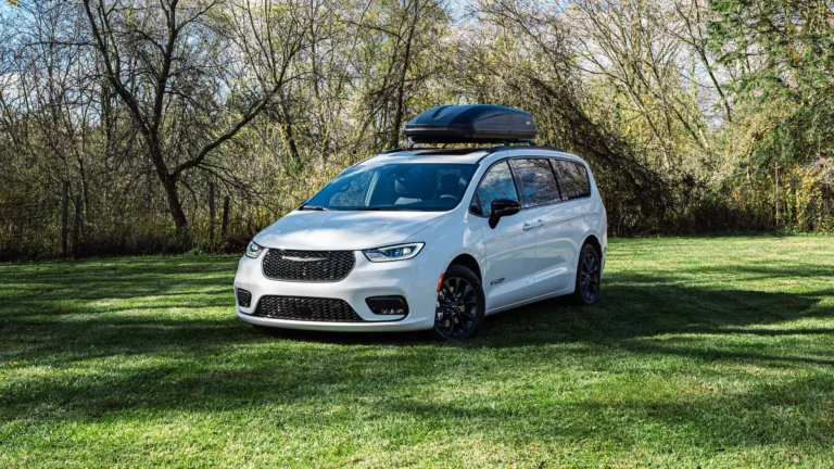 2026 Chrysler Pacifica minivan subject to a Chrysler Pacifica recall for a brake pedal position sensor defect affecting electronic stability control