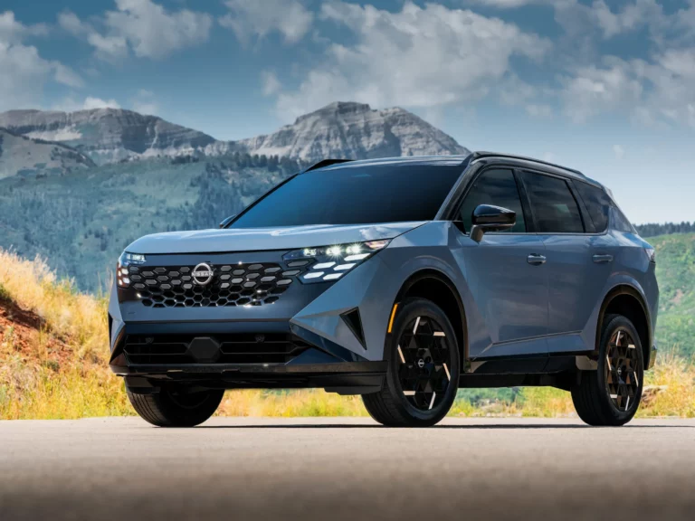 Front left three-quarter view of the 2027 Nissan Rogue Hybrid SR, which offers e-Pedal one-pedal driving, with mountains behind